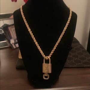 ✅ Louis Vuitton padlock Set/Necklace